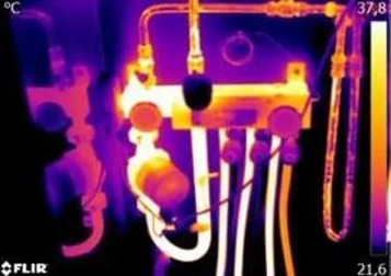 Thermografie van een verwarmingsverdeler